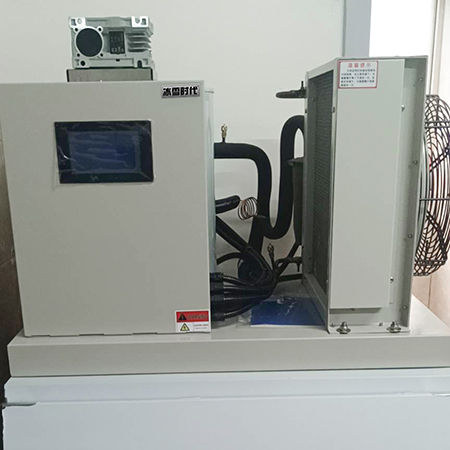 300公斤片冰機交付上海某水產(chǎn)海鮮店