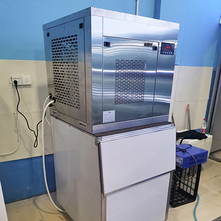 300公斤片冰機帶外罩制冰機交付浙江水產(chǎn)店
