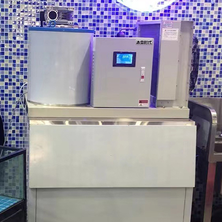 500公斤片冰機觸屏款交付山東某超市