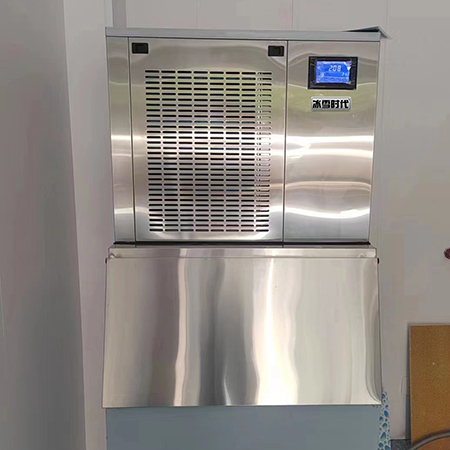 300公斤大款雪花制冰機交付四川成都某火鍋店