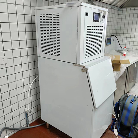 200公斤雪花制冰機交付河南洛陽某火鍋店