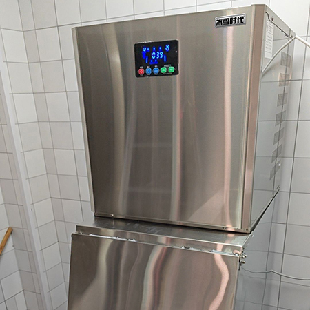 200公斤方塊制冰機交付浙江衢州某中餐廳