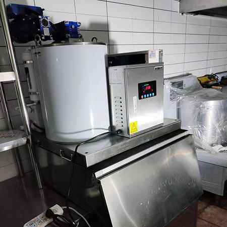 200公斤片冰機(jī)交付湖北武漢某餐飲店