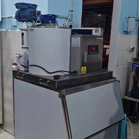 200公斤片冰機(jī)交付四川宜賓某火鍋店