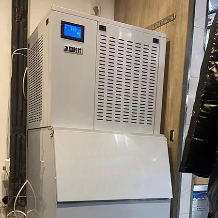 300公斤片冰機(jī)交付浙江寧波某中餐廳