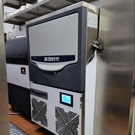 150公斤雪花制冰機(jī)交付山東某火鍋店