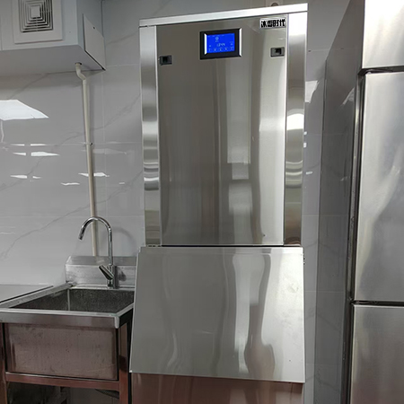 200公斤純雪花制冰機(jī)交付上海某海鮮火鍋店