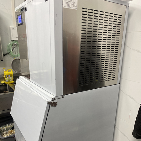 300公斤純雪花制冰機(jī)交付福建某海鮮姿造