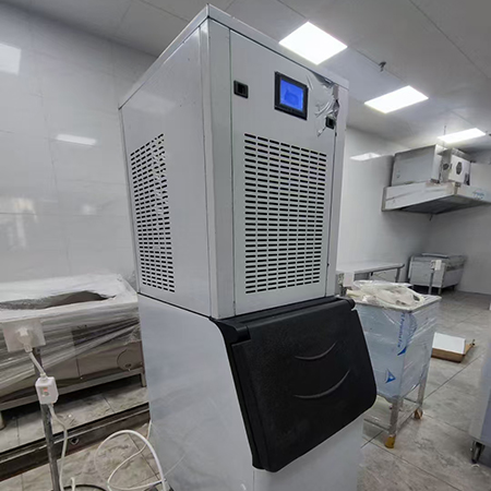 300公斤雪花制冰機(jī)交付西安某連鎖酒店