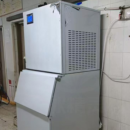 400公斤純雪花制冰機(jī)交付山東某大酒店