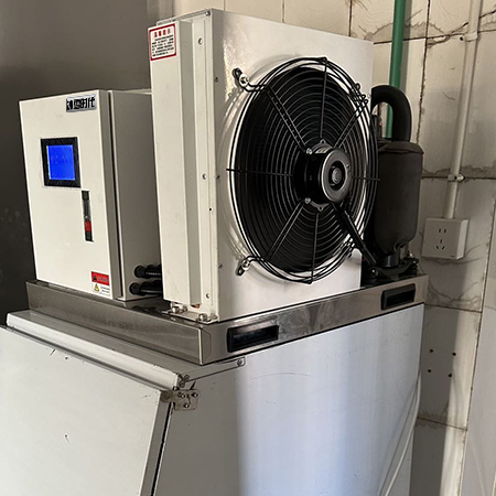 300公斤片冰機(jī)交付山東青島某水產(chǎn)店