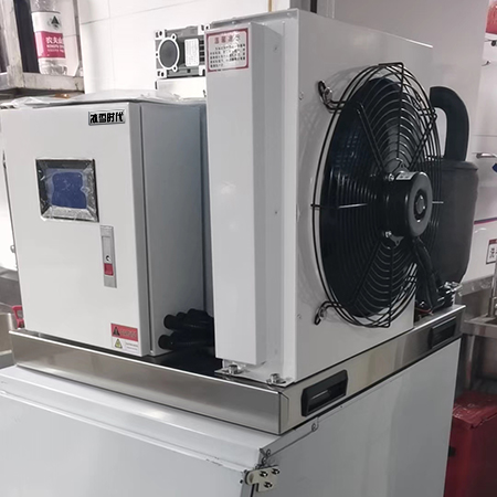 200公斤片冰機(jī)交付四川綿陽(yáng)某火鍋店